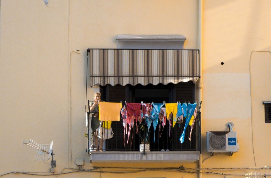 Αίγιο: Δήθεν τεχνικοί του ΔΕΔΔΗΕ ζητούσαν από τα θύματα να βγάλουν σε λεκάνες μέχρι και μπαταρίες ή τηλεκοντρόλ