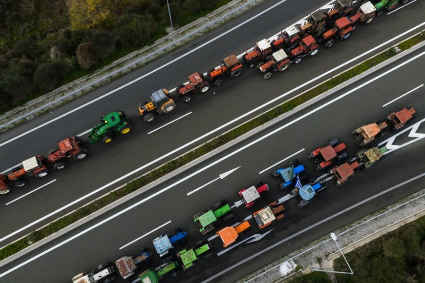 Μπλόκα αγροτών σήμερα: Κλιμακώνονται οι κινητοποιήσεις