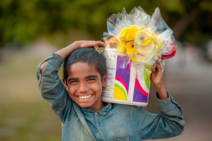 Χριστούγεννα στη Γάζα: Ο Άγιος Βασίλης στα ερείπια