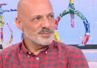 Ο Νίκος Μουτσινάς αρνήθηκε να μιλήσει στις κάμερες – «Πόσο έχει πληγωθεί από την τηλεόραση;»