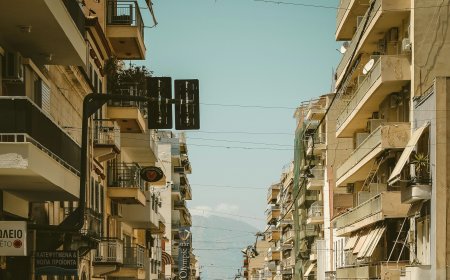 Νεαρός έριξε αυγά σε Αστυνομικό Τμήμα και περιπολικό στην Πάτρα