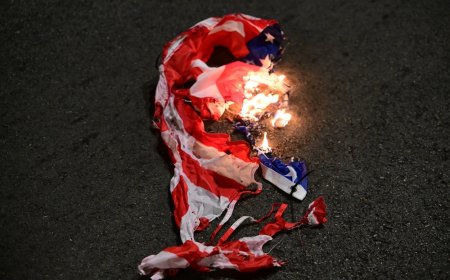 Σύλληψη Μαδούρο: Συγκέντρωση έξω από την αμερικάνικη πρεσβεία για τη Βενεζουέλα