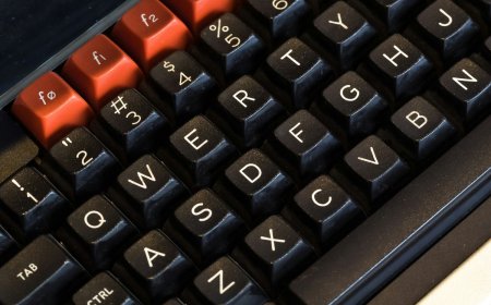 Ο λόγος που τα πληκτρολόγια δεν έχουν τα γράμματα σε αλφαβητική σειρά