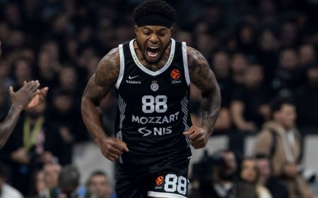 Ταϊρίκ Τζόουνς Ολυμπιακός: Επίσημα «ερυθρόλευκος» ο Αμερικανός σέντερ