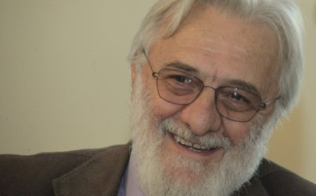 Σμαραγδής – Καρυστιανού: Βολιδοσκόπηση προς τον γνωστό σκηνοθέτη