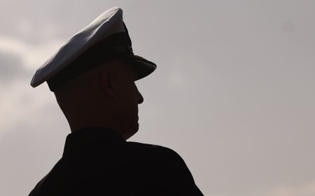 Ξύλο στη Φλώρινα για τον Σταυρό: Μπροστά στον Δένδια πιάστηκαν στα χέρια