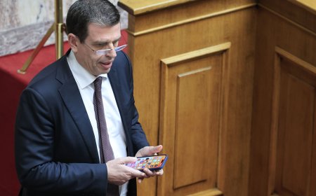 Καιρίδης για Γεωργιάδη: Είναι άλλο να είμαστε συγκρατημένοι με τον Τραμπ και άλλο να χειροκροτάμε