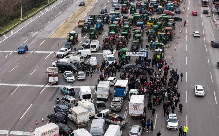 Μπλόκα αγροτών: Αίτημα διαλόγου με τον πρωθυπουργό