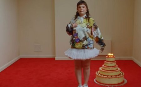 Lola Young: Το “Messy” είναι το τραγούδι της χρονιάς