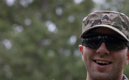 Fort Sill: «Αυτό προσδοκούμε για τους Υπαξιωματικούς» – Η φωτογραφία Δένδια στη Βουλή