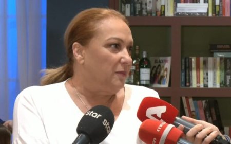 Ρένια Λουιζίδου: «Προσέχω γιατί δεν μπορείς να φας γουρουνόπουλο και να ’ρθεις να παίξεις παράσταση, θα πεθάνεις»