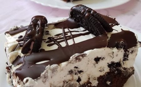 Εύκολη πάστα ταψιού με βάση brownies και κρέμα με oreo!!