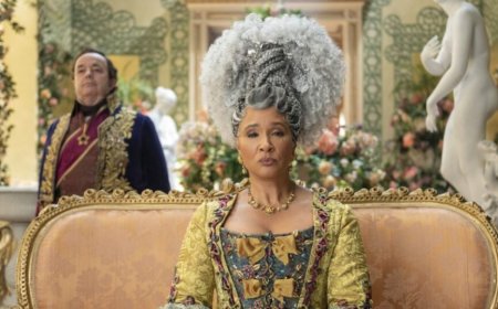 Bridgerton: Από αυτοσχέδιες ατάκες μέχρι τα κρυμμένα κινητά – 25 fun facts που κάνουν τη σειρά ακόμη πιο εθιστική