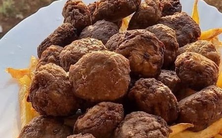 Υπέροχα αφράτα και μοσχομυριστά κεφτεδάκια !!!