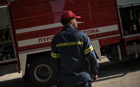 Φωτιά στο Μενίδι: Κάηκε ολοσχερώς εργοστάσιο πλαστικών