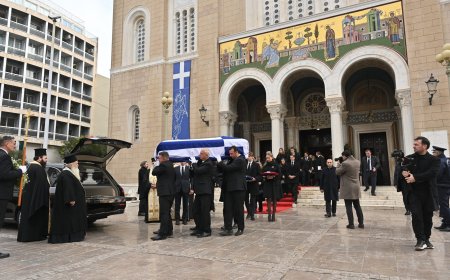 Ολοκληρώθηκε η κηδεία της πριγκίπισσας Ειρήνης στη Μητρόπολη Αθηνών.
