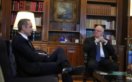 Μητσοτάκης σε Τασούλα: Σας φέρνω νέα ταραγμένων καιρών, να αποφύγουμε τα χειρότερα στις σχέσεις ΕΕ-ΗΠΑ