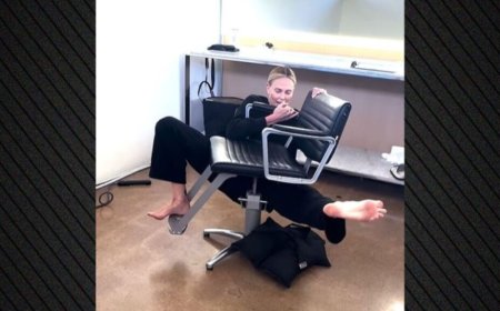 Τα ακροβατικά της Σαρλίζ Θερόν σε μία καρέκλα, δείτε βίντεο