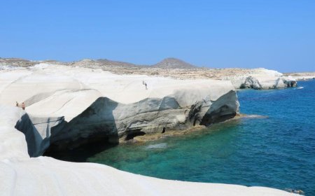 Μήλος: Συνεχίζονται οι εργασίες για ξενοδοχείο κοντά στο Σαρακήνικο παρά τις αντιδράσεις και τις προσφυγές