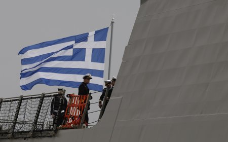 Ελληνογαλλική αμυντική συμφωνία: O Δένδιας υποδέχθηκε στη φρεγάτα Κίμων τη Γαλλίδα ομόλογό του
