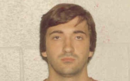 Σκότωσε τον δάσκαλο που βίαζε τον γιο του: Όταν η φρίκη κατέληξε σε φόνο μπροστά στις κάμερες