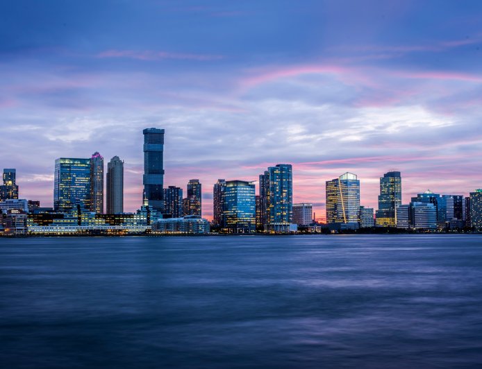 Ανθρωποειδή ρομπότ στα σύνορα: Η Κίνα δοκιμάζει ψηφιακούς «φρουρούς» με τεχνητή νοημοσύνη