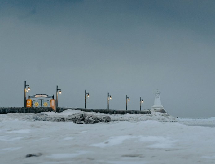 Αγώνας με τον χρόνο σε παγωμένα νερά για τη διάσωση σκύλου στις ΗΠΑ