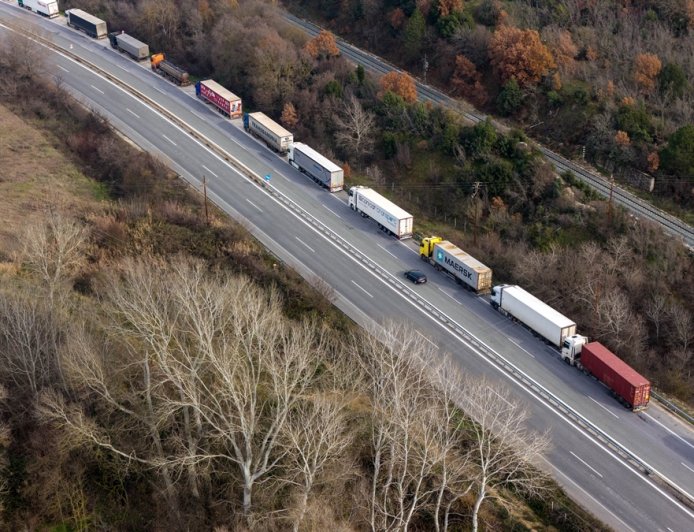 Μπλόκα αγροτών: Ταλαιπωρία για τους ταξιδιώτες σε Μαρτίνο, Κόμβο Βαγίων, Κιάτο και Αρχαία Νεμέα