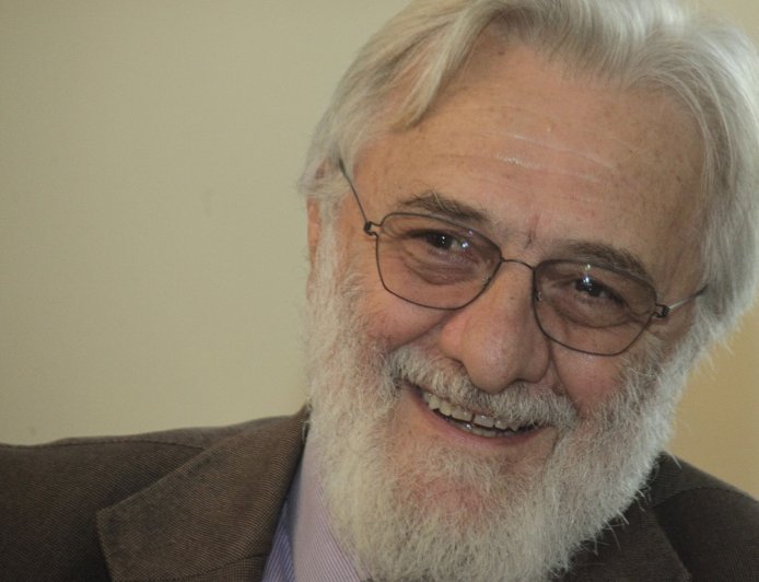 Σμαραγδής – Καρυστιανού: Βολιδοσκόπηση προς τον γνωστό σκηνοθέτη