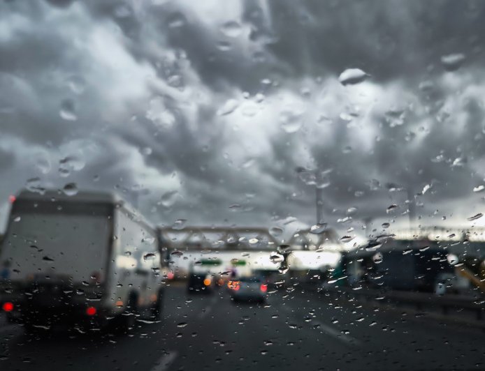 Πού θα χτυπήσει σήμερα η κακοκαιρία με ισχυρές καταιγίδες, χαλάζι και θυελλώδεις ανέμους – Αλλάζει ξανά το σκηνικό του καιρού