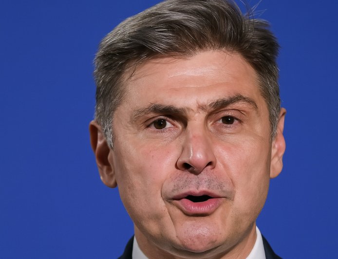 Διαγραφή Φαραντούρη: Λογοδοτώ μόνο στους συμπολίτες μου, δεν παραδίδω την έδρα