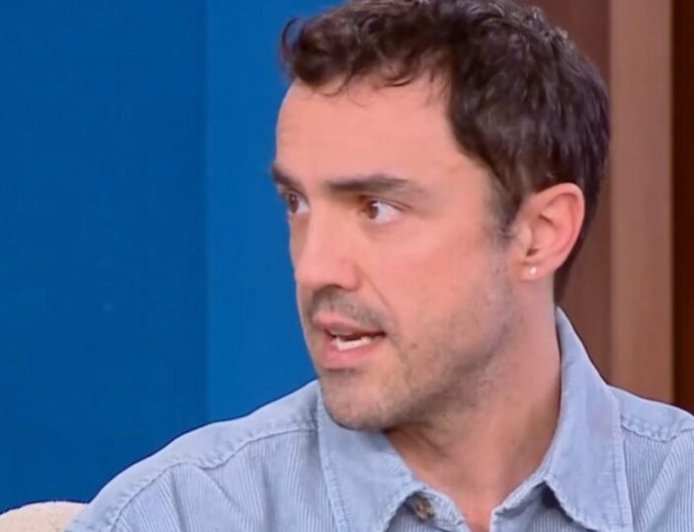 Δημήτρης Κουρούμπαλης: «Μετά την Πολυκατοικία, που έγινε η μεγάλη κοιλιά στα τηλεοπτικά, όλοι πήραμε απόσταση από την τηλεόραση»