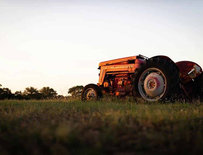 Μπλόκα αγροτών: Η πολιτική εκμετάλλευση της οργής στην εποχή της τεχνητής νοημοσύνης
