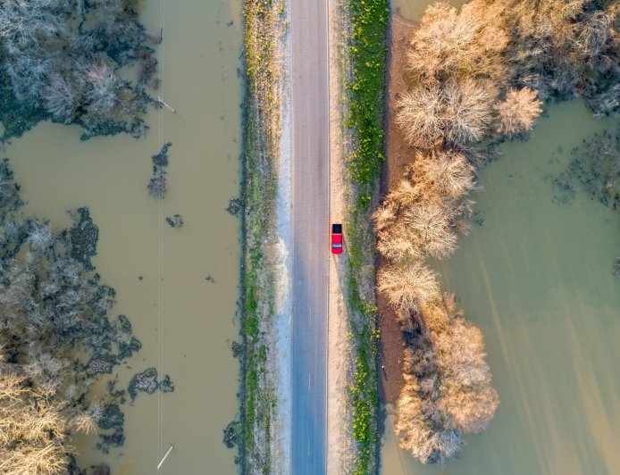 Κακοκαιρία στην Αχαΐα: Η θάλασσα βγήκε στη στεριά στο Ρίο, χαλαζόπτωση στην Πάτρα