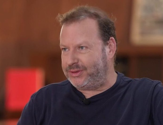 Λέων Γιοχάη: «Μιλάω με το ΑΙ δέκα ώρες την ημέρα, σε 10 χρόνια από τώρα δεν θα υπάρχει καρκίνος»