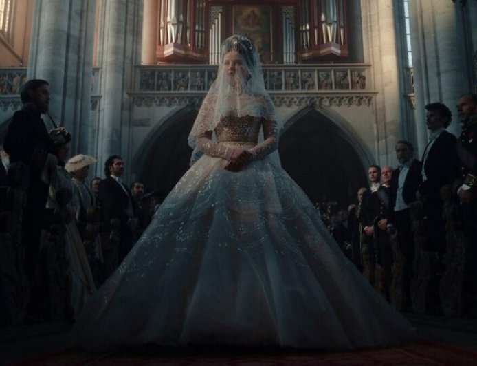 Αριστοκρατικά σκάνδαλα και επικίνδυνα μυστικά: Τι να δεις στο Netflix μέχρι να ξεκινήσει το Bridgerton