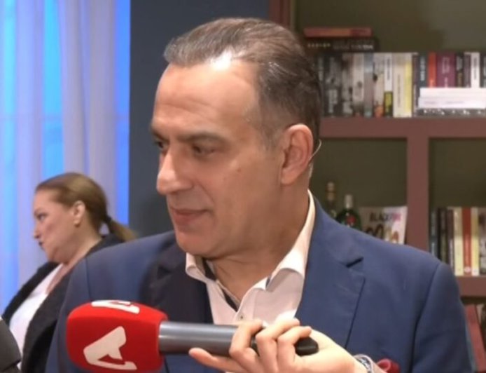 Κρατερός Κατσούλης για Κατερίνα Καραβάτου: «Δεν έχω μιλήσει μαζί της, σας κάνει φοβερή εντύπωση ε;»