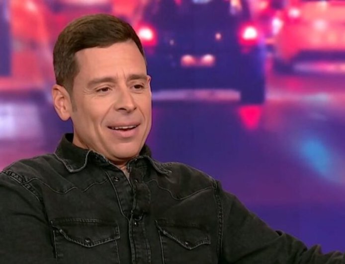 Γιάννης Σαρακατσάνης: «Η απιστία που θα με σκότωνε θα ήταν να ανακαλύψω ότι η Αλεξάνδρα αγαπάει κάποιον άλλον»