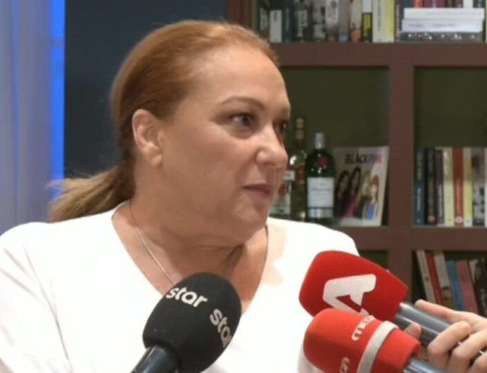 Ρένια Λουιζίδου: «Προσέχω γιατί δεν μπορείς να φας γουρουνόπουλο και να ’ρθεις να παίξεις παράσταση, θα πεθάνεις»