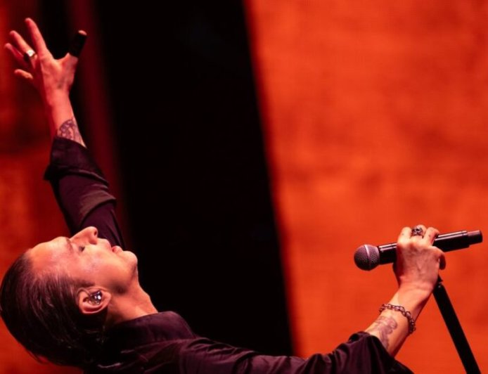 Depeche Mode: M – Το εσωτερικό πορτρέτο μιας μπάντας που έμαθε να μετατρέπει την απώλεια σε ήχο