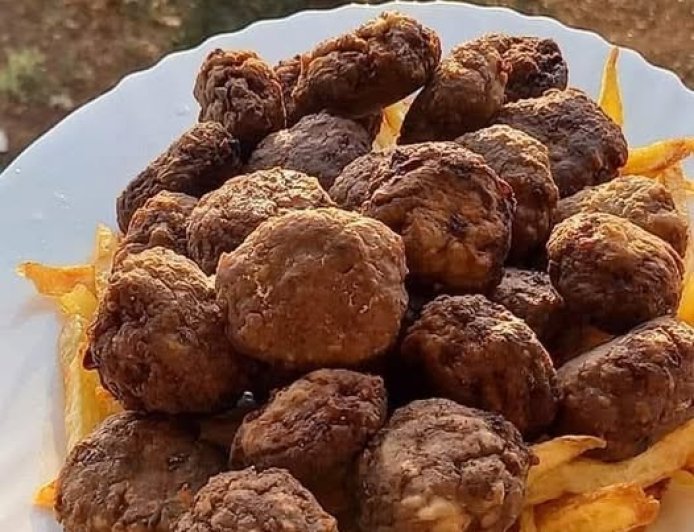 Υπέροχα αφράτα και μοσχομυριστά κεφτεδάκια !!!