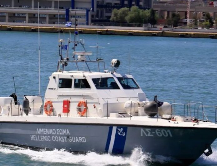 Πειραιάς: Αυτοκίνητο έπεσε στη θάλασσα στο λιμάνι – Με τις αισθήσεις της ανασύρθηκε η οδηγός