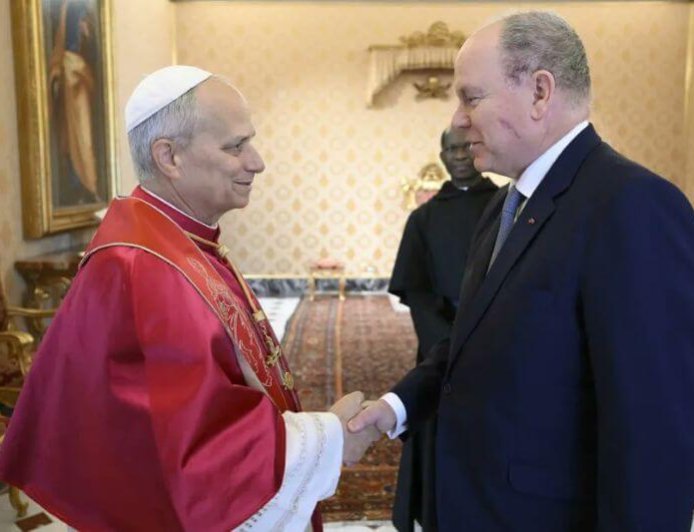 Πρίγκιπας Αλβέρτος: Εμφανίστηκε με σημάδι στο πρόσωπο στη συνάντησή του με τον πάπα Λέοντα