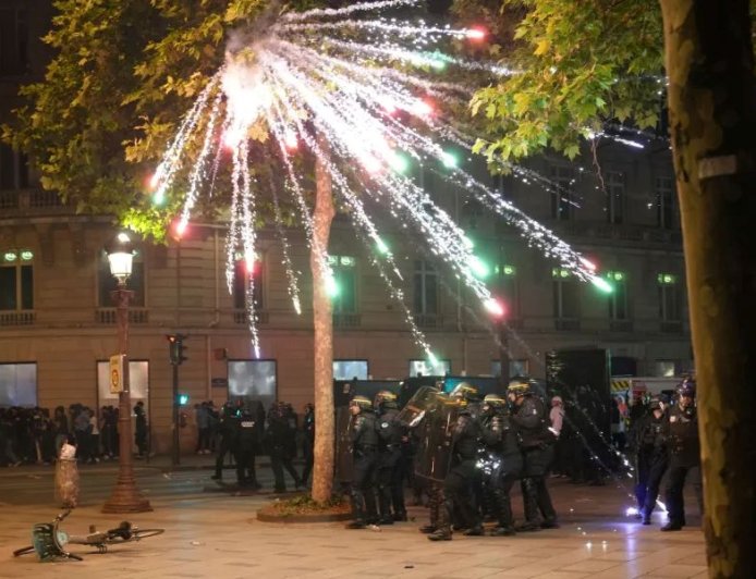 Επεισόδια Παρίσι: Χημικά, πετροπόλεμος και συλλήψεις μετά τον αγώνα Σενεγάλη – Μαρόκο