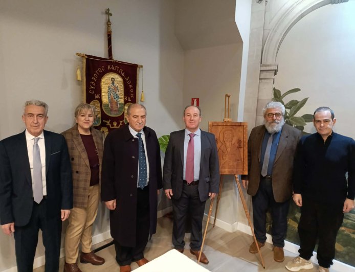 Κομοτηνή: Παραμένει άστεγος ο “Μέγας Βασίλειος” που έκοψε βασιλόπιτα και βράβευσε τέκνα μελών του