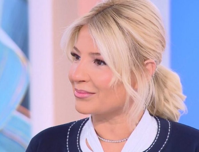 Εκτός εκπομπής ο Ανδρέας Μικρούτσικος – Τι είπε η Φαίη Σκορδά στην έναρξη