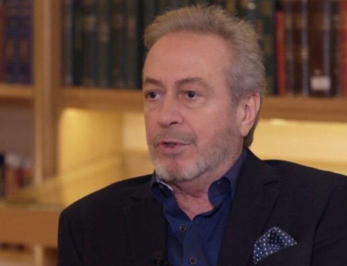 Γρηγόρης Βαλτινός: « Το θέατρο με βοήθησε να νικήσω τον πόνο που είχα επειδή μου έλειπε μία υγιής οικογένεια»