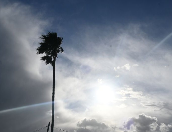 Πάτρα: Πτώση τσιμέντων από πολυκατοικία λόγω δυνατών ανέμων