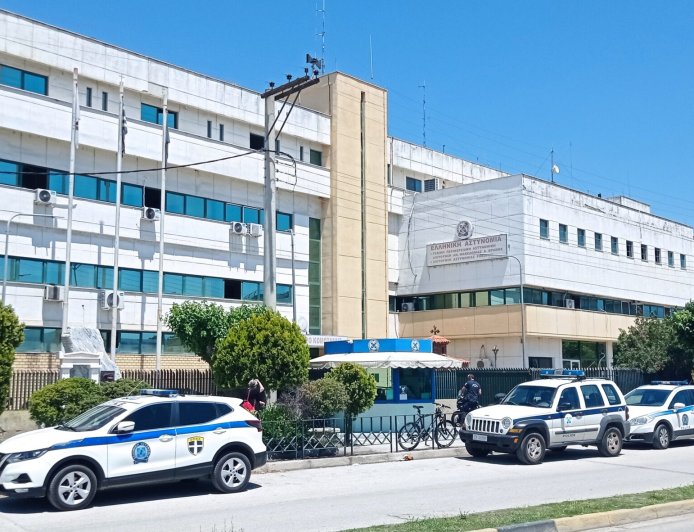 Έκλεψαν αυτοκίνητο από την Ξάνθη και διέρρηξαν καταστήματα στη Ροδόπη