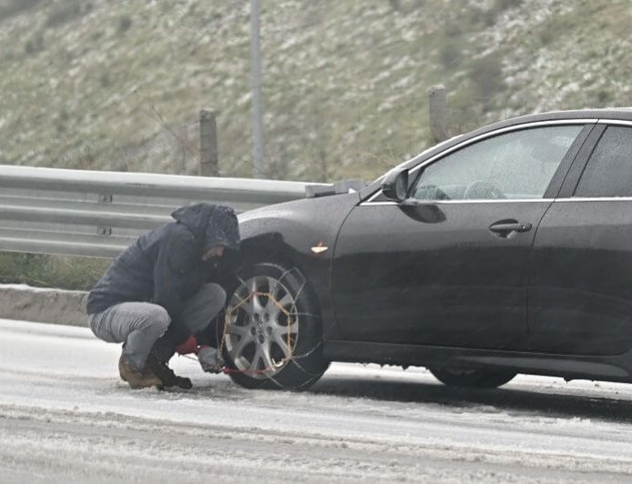 Κακοκαιρία: Πού υπάρχει απαγόρευση κυκλοφορίας και πού χρειάζονται αλυσίδες